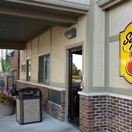 Hotel Super 8 By Wyndham Ottawa Starved Rock Exterior foto